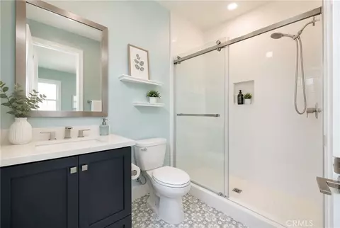 Bath - 110 Perspective, Irvine, CA 92618 photo 6 of 8