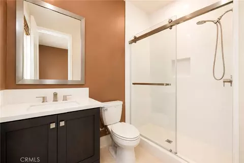 Bath - 110 Perspective, Irvine, CA 92618 photo 5 of 8