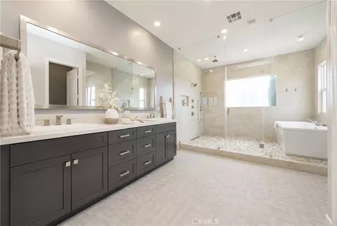 Bath - 110 Perspective, Irvine, CA 92618 photo 2 of 8