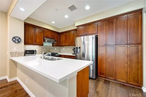 Kitchen - 45 Iceberg Rose, Irvine, CA 92620 photo 2 of 3