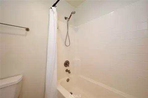 Bath - 45 Iceberg Rose, Irvine, CA 92620 photo 3 of 3
