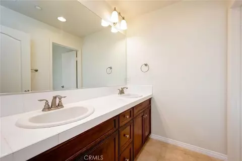Bath - 45 Iceberg Rose, Irvine, CA 92620 photo 2 of 3