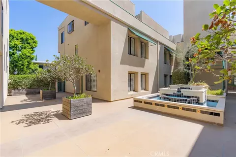 Exterior - 484 S Euclid #202, Pasadena, CA 91101 photo 7 of 11
