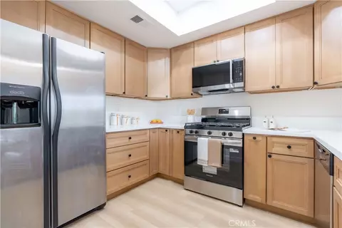 Kitchen - 484 S Euclid #202, Pasadena, CA 91101 photo 3 of 4