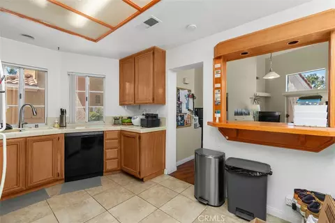 Kitchen - 7 Del Perlatto, Irvine, CA 92614 photo 2 of 2