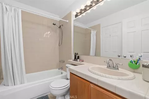 Bath - 7 Del Perlatto, Irvine, CA 92614 photo 2 of 2