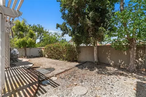 Exterior - 7 Del Perlatto, Irvine, CA 92614 photo 4 of 10