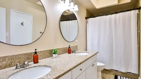 Bath - 138 Green Oaks Dr, Riverside, CA 92507 photo 4 of 5