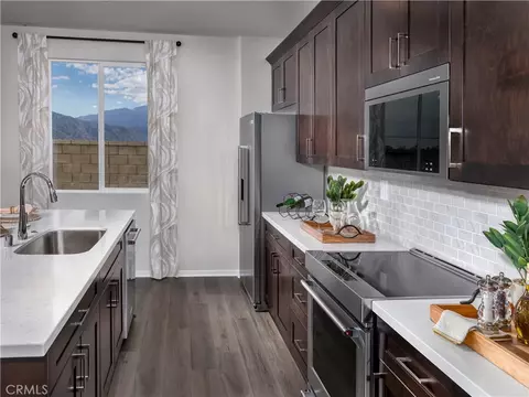 Kitchen - 2037 Grapefruit St, Redlands, CA 92374 photo 2 of 2