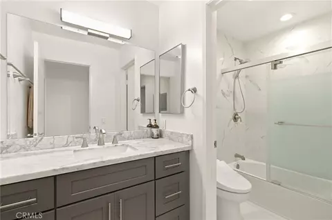 Bath - 549 N Springbrook N, Irvine, CA 92614 photo 1 of 2