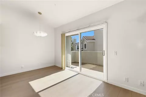 Living - 549 N Springbrook N, Irvine, CA 92614 photo 4 of 5
