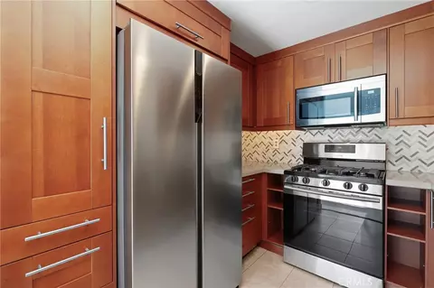 Kitchen - 549 N Springbrook N, Irvine, CA 92614 photo 2 of 3