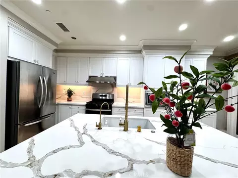 Kitchen - 31 Shellbark, Irvine, CA 92618 photo 2 of 8