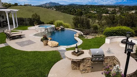 Exterior - 2278 Lindsey Ct, Fallbrook, CA 92028 photo 7 of 10