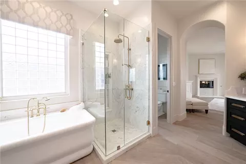 Bath - 2278 Lindsey Ct, Fallbrook, CA 92028 photo 2 of 6