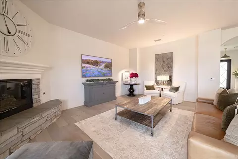 Living - 2278 Lindsey Ct, Fallbrook, CA 92028 photo 2 of 4