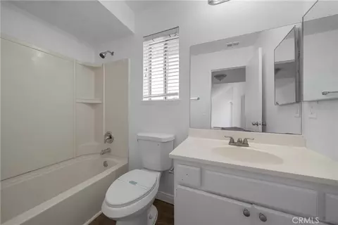 Bath - 1404 Springline Dr, Palmdale, CA 93550 photo 5 of 5