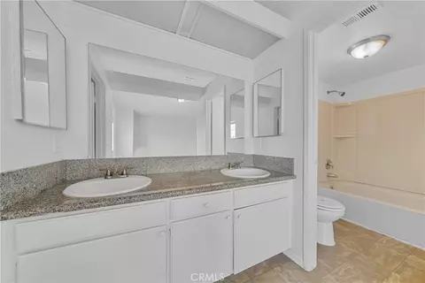 Bath - 1404 Springline Dr, Palmdale, CA 93550 photo 3 of 5