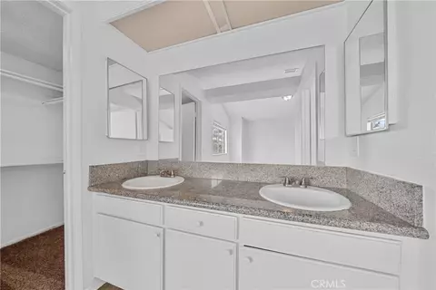 Bath - 1404 Springline Dr, Palmdale, CA 93550 photo 2 of 5