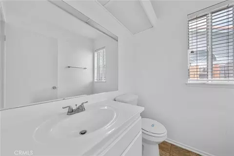 Bath - 1404 Springline Dr, Palmdale, CA 93550 photo 4 of 5