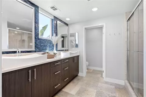 Bath - 43 Gramercy, Irvine, CA 92612 photo 2 of 6