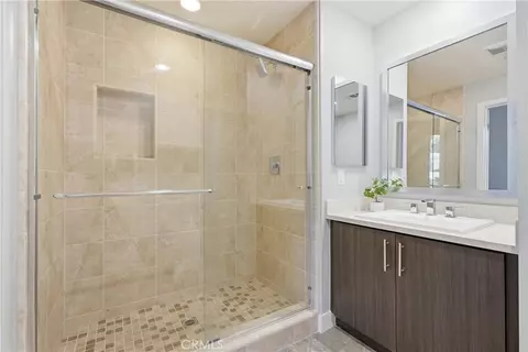 Bath - 43 Gramercy, Irvine, CA 92612 photo 5 of 6