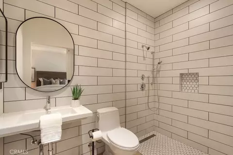 Bath - 3802 E Rolling Green Ln, Orange, CA 92867 photo 1 of 7