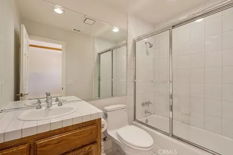 Bath - 3802 E Rolling Green Ln, Orange, CA 92867 photo 3 of 7