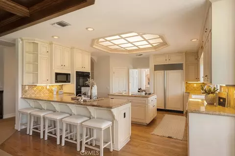 Kitchen - 3802 E Rolling Green Ln, Orange, CA 92867 photo 2 of 7