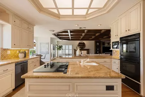 Kitchen - 3802 E Rolling Green Ln, Orange, CA 92867 photo 5 of 7