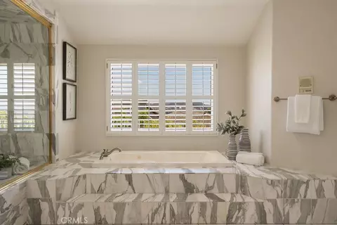 Bath - 3802 E Rolling Green Ln, Orange, CA 92867 photo 6 of 7