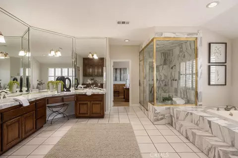 Bath - 3802 E Rolling Green Ln, Orange, CA 92867 photo 4 of 7