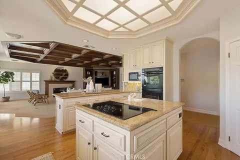 Kitchen - 3802 E Rolling Green Ln, Orange, CA 92867 photo 4 of 7