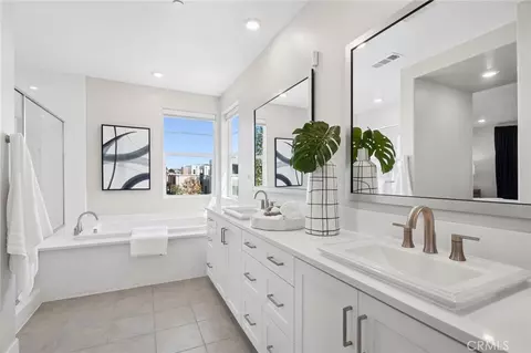 Bath - 108 Shear, Irvine, CA 92618 photo 3 of 4