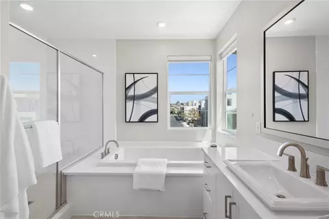 Bath - 108 Shear, Irvine, CA 92618 photo 4 of 4