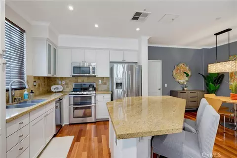Kitchen - 17 Quartz Ln, Ladera Ranch, CA 92694 photo 2 of 6