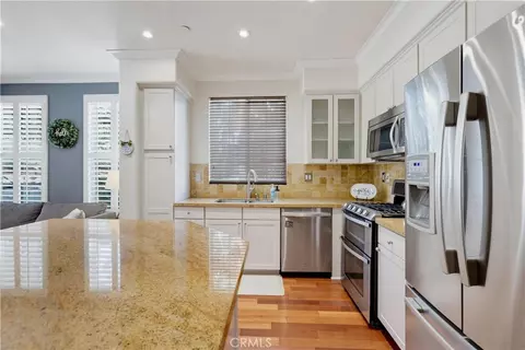 Kitchen - 17 Quartz Ln, Ladera Ranch, CA 92694 photo 4 of 6