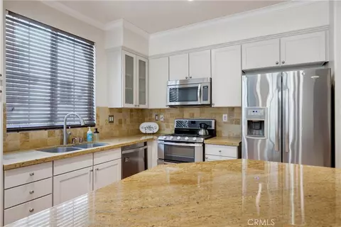 Kitchen - 17 Quartz Ln, Ladera Ranch, CA 92694 photo 3 of 6