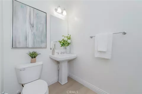 Bath - 83 Twin Gables, Irvine, CA 92620 photo 3 of 7