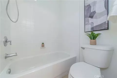 Bath - 83 Twin Gables, Irvine, CA 92620 photo 5 of 7