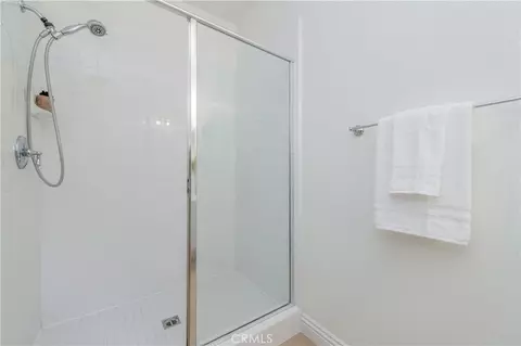 Bath - 83 Twin Gables, Irvine, CA 92620 photo 2 of 7