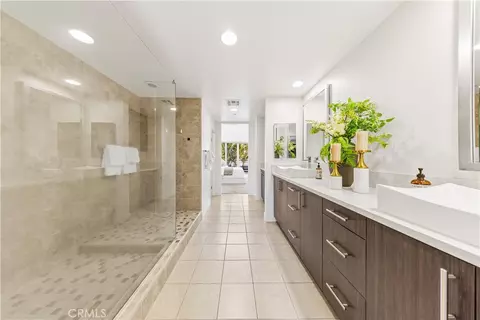 Bath - 248 Rockefeller, Irvine, CA 92612 photo 5 of 8
