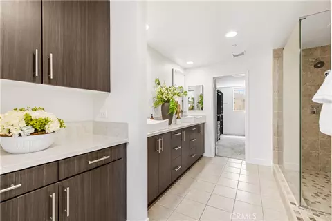 Bath - 248 Rockefeller, Irvine, CA 92612 photo 4 of 8