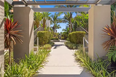 Exterior - 248 Rockefeller, Irvine, CA 92612 photo 2 of 9