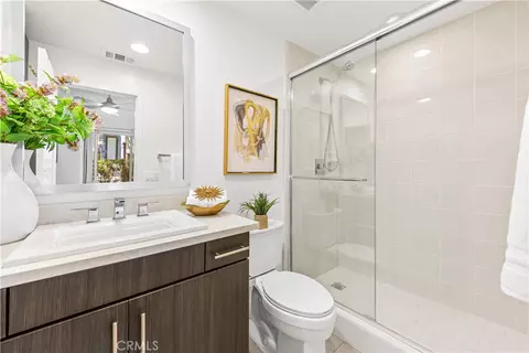 Bath - 248 Rockefeller, Irvine, CA 92612 photo 1 of 8