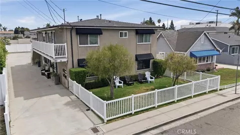 180 Rochester St, Costa Mesa, CA 92627