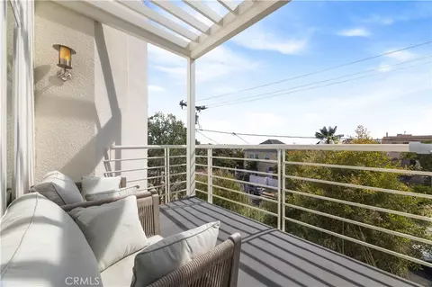 3019 3rd St #202, Santa Monica, CA 90405