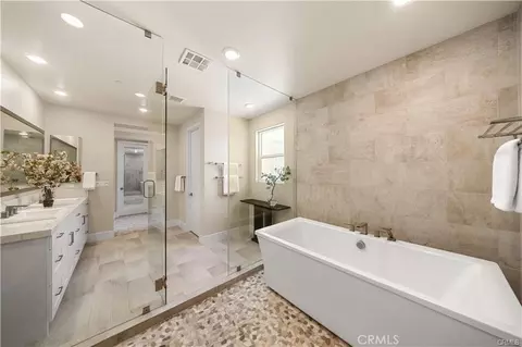 Bath - 53 Bellatrix, Irvine, CA 92618 photo 2 of 6