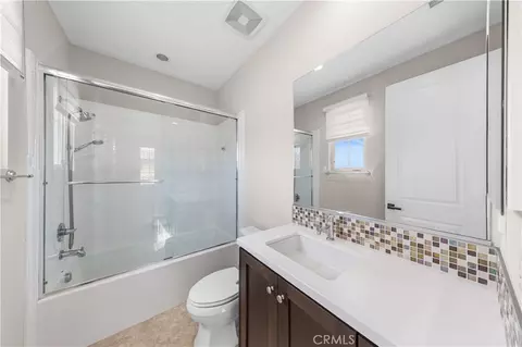 Bath - 139 Sunset, Irvine, CA 92602 photo 4 of 5