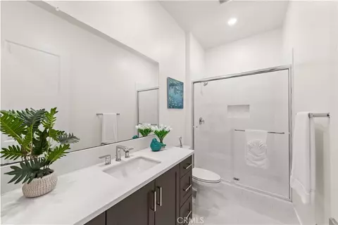 Bath - 372 Baluster, Irvine, CA 92618 photo 1 of 3